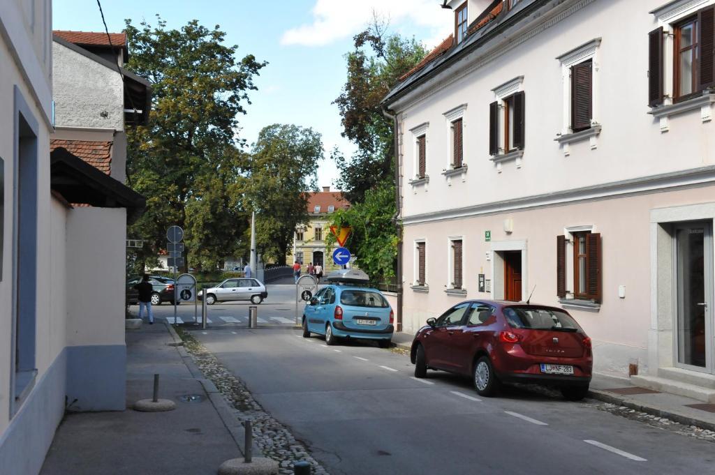 Spacious 2-Bedroom Apartment Zabjak With Ac Tour As Ljubljana Buitenkant foto